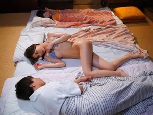 Em trai bắt quả tang chị gái thẩm du sau khi chia tay anh bồ trở về quê