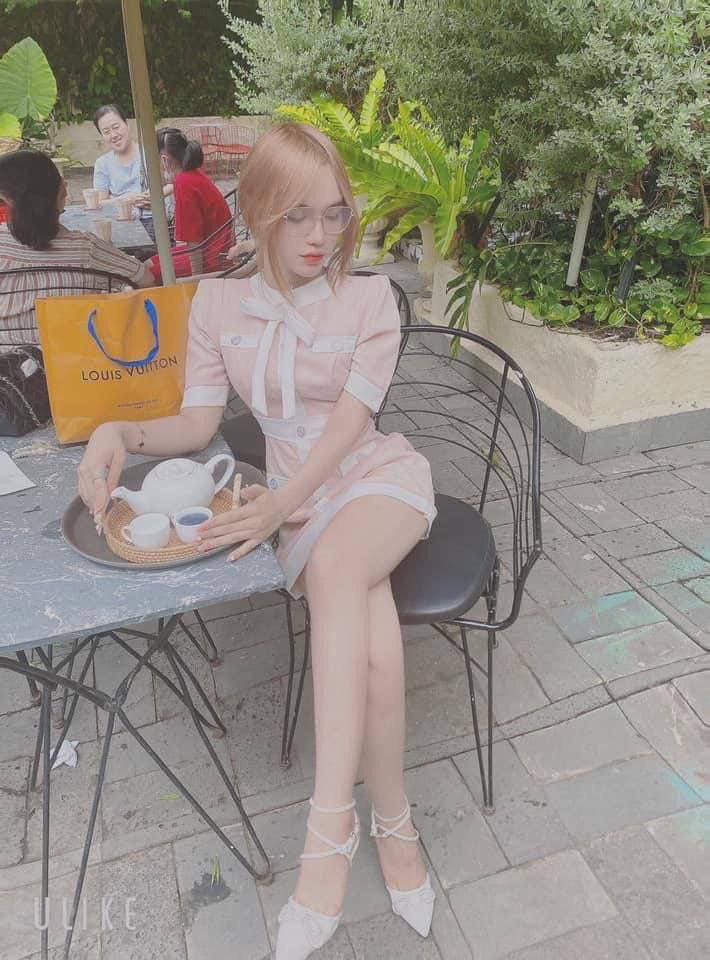 Em sinh viên cho thằng bạn địt để được ở nhờ